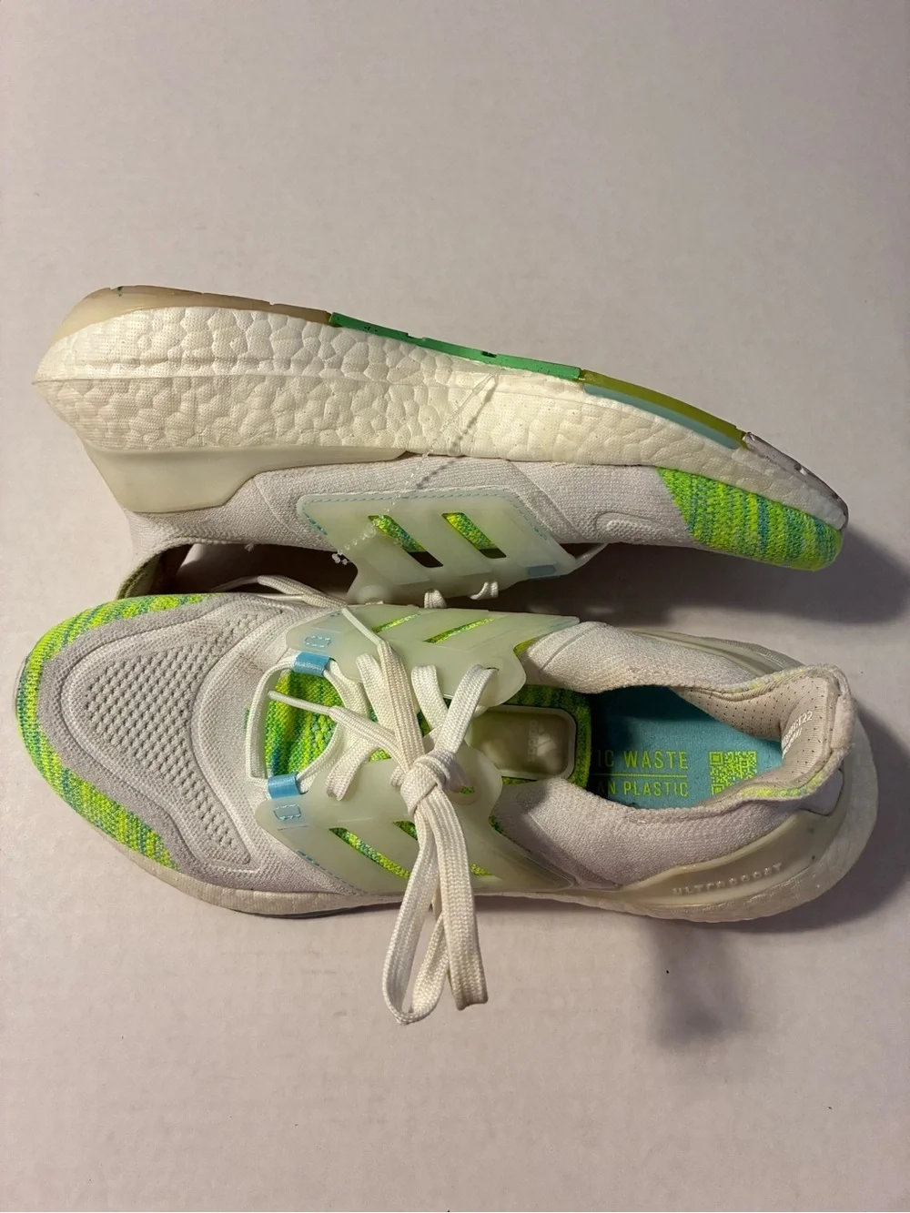 Adidas Ultraboost 22 Women's Running Shoes Size 7.5 Sneakers white yellow blue
